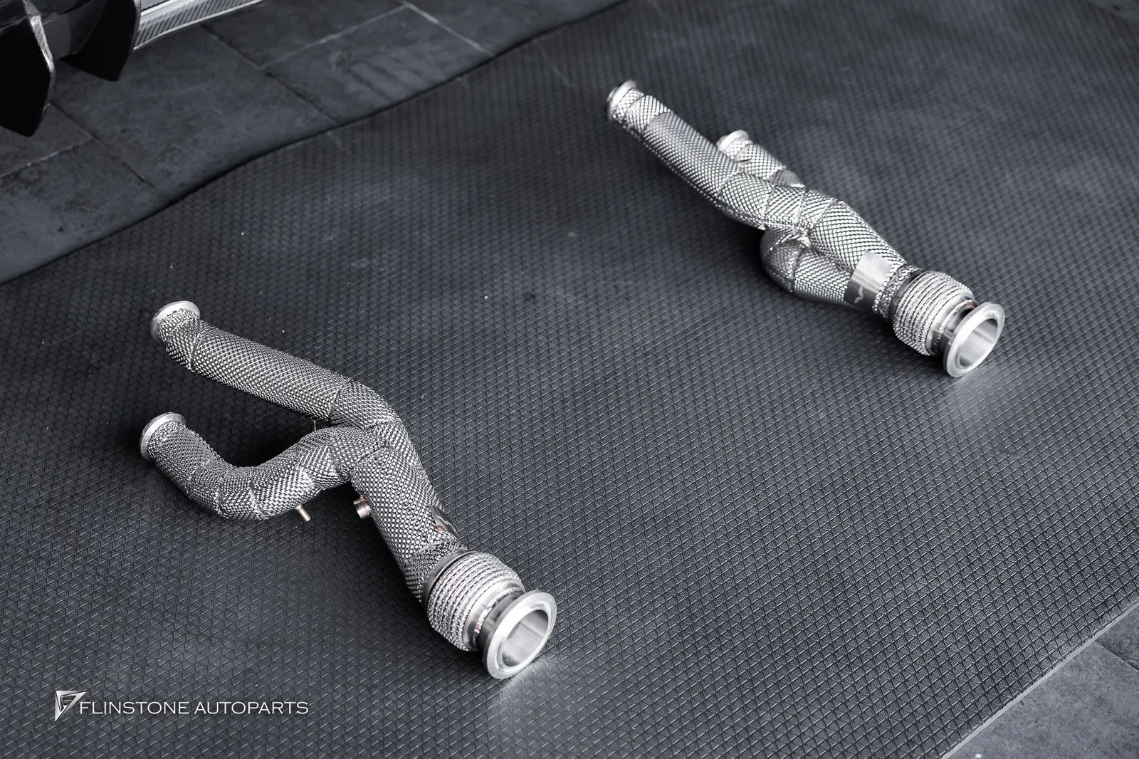LAMBORGHINI Aventador installation Downpipe type Catless from the brand USUS Exhaust
