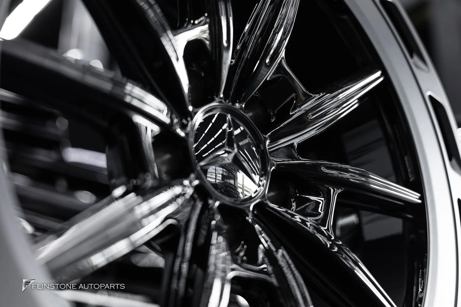 S-Class W222 chose forged wheels from the brand USUS Forged Wheel model USUS-24s