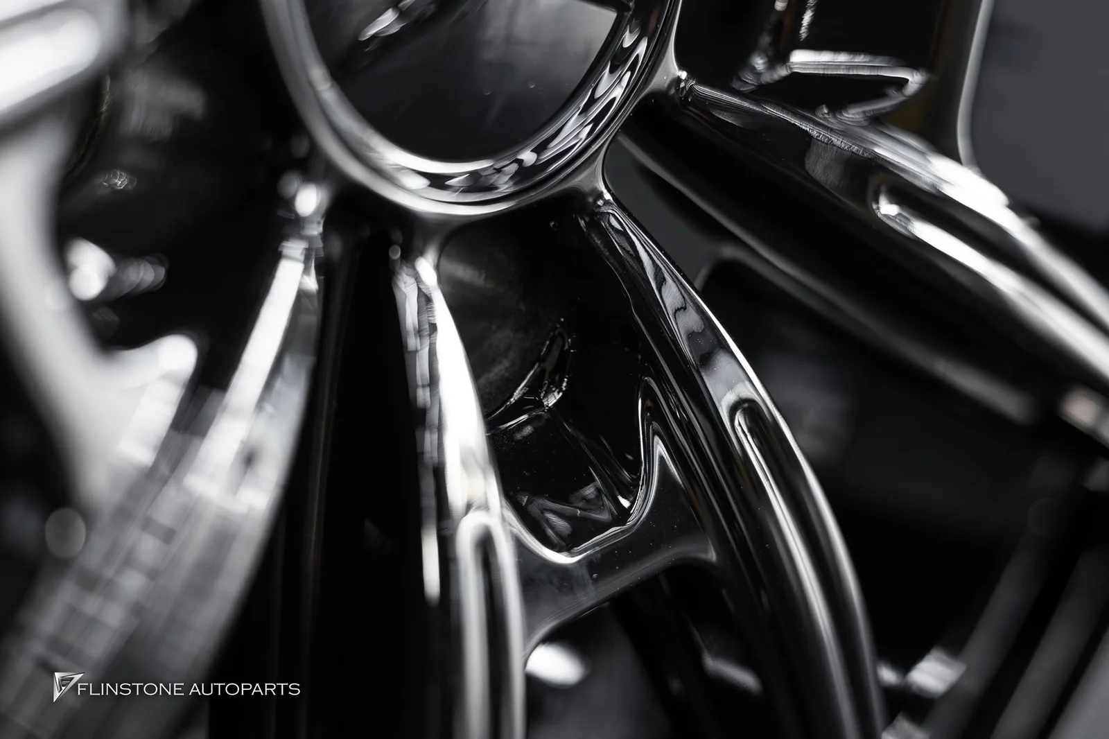 S-Class W222 chose forged wheels from the brand USUS Forged Wheel model USUS-24s