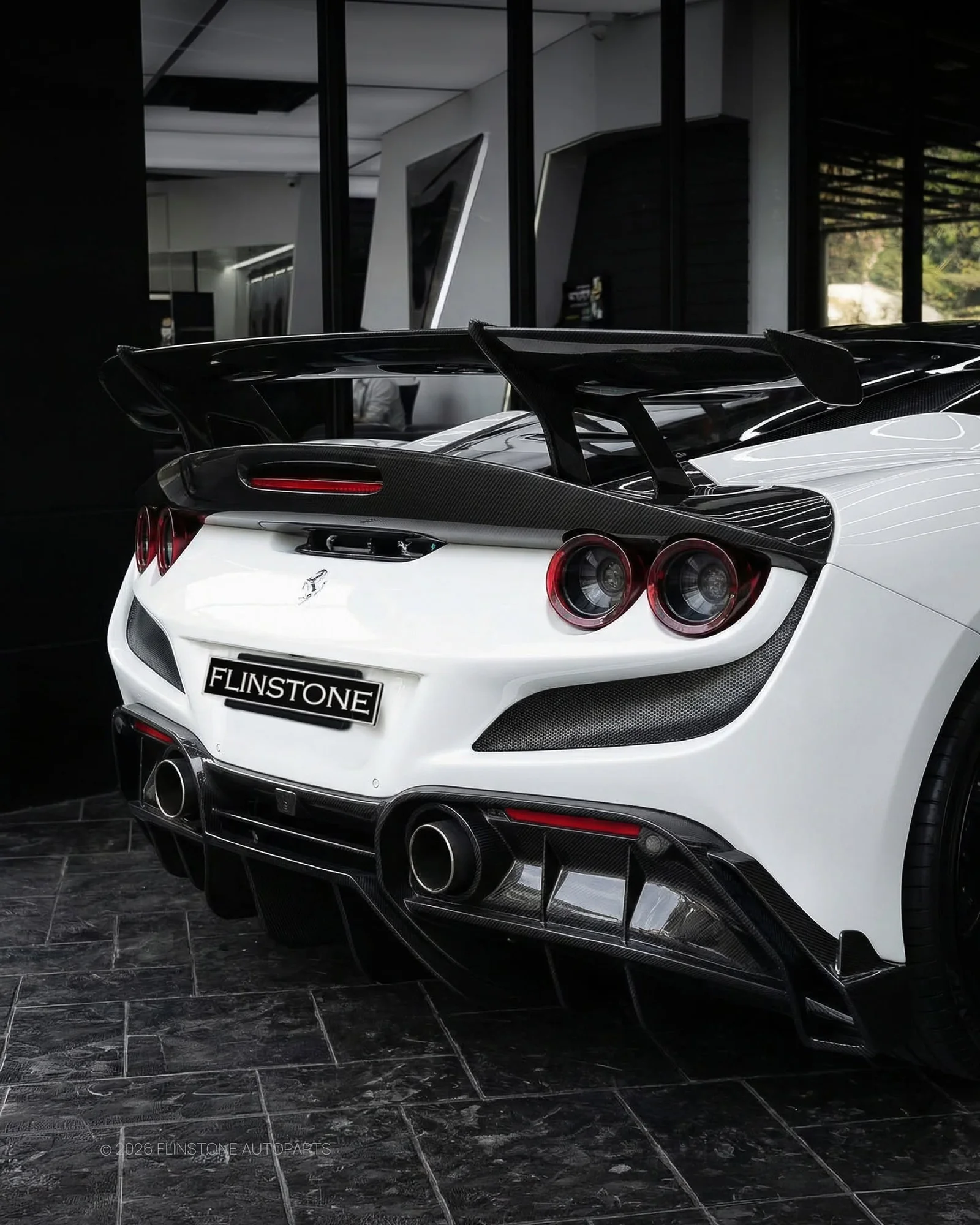 Lamborghini/Ferrari — อัปเกรดความโหดให้ม้าลำพองกับชุดท้าย Carbon Fiber เต็มระบบจาก