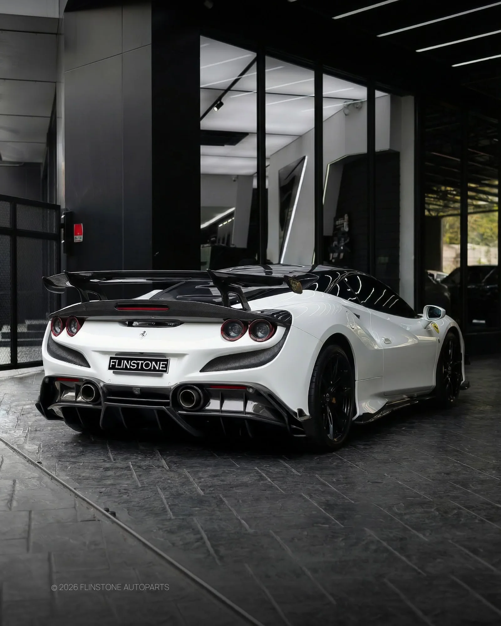 Lamborghini/Ferrari — อัปเกรดความโหดให้ม้าลำพองกับชุดท้าย Carbon Fiber เต็มระบบจาก