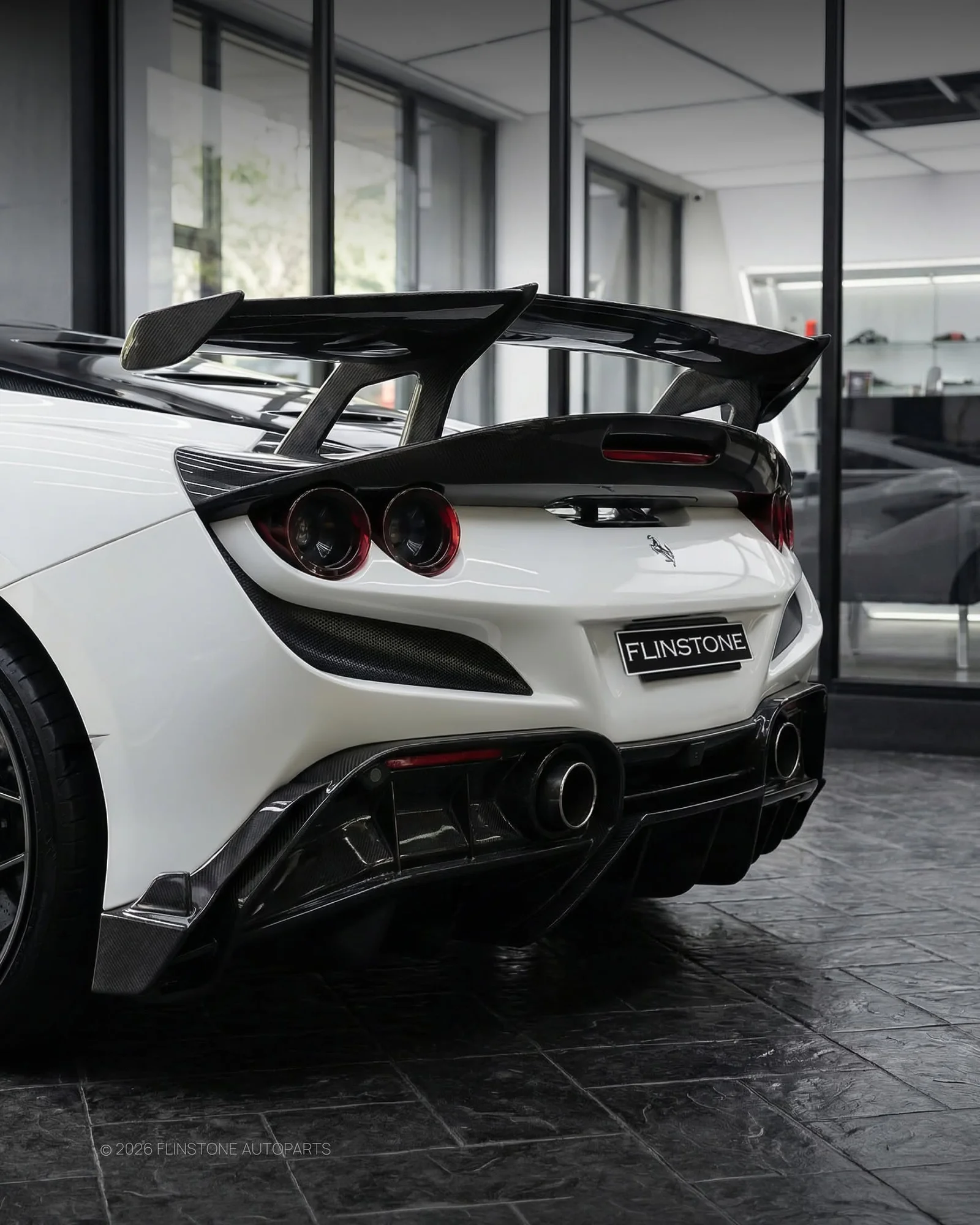 Lamborghini/Ferrari — อัปเกรดความโหดให้ม้าลำพองกับชุดท้าย Carbon Fiber เต็มระบบจาก