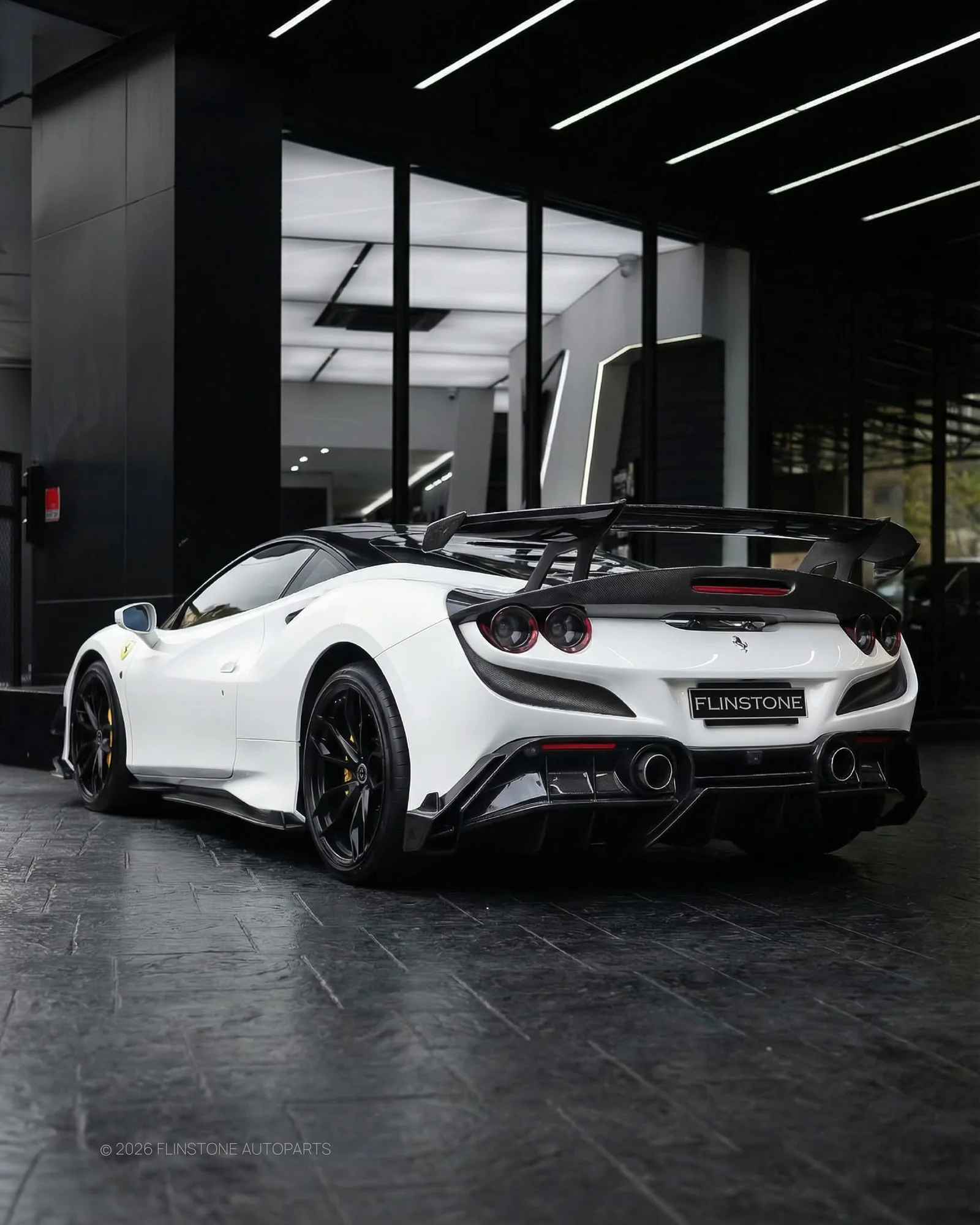 Lamborghini/Ferrari — อัปเกรดความโหดให้ม้าลำพองกับชุดท้าย Carbon Fiber เต็มระบบจาก
