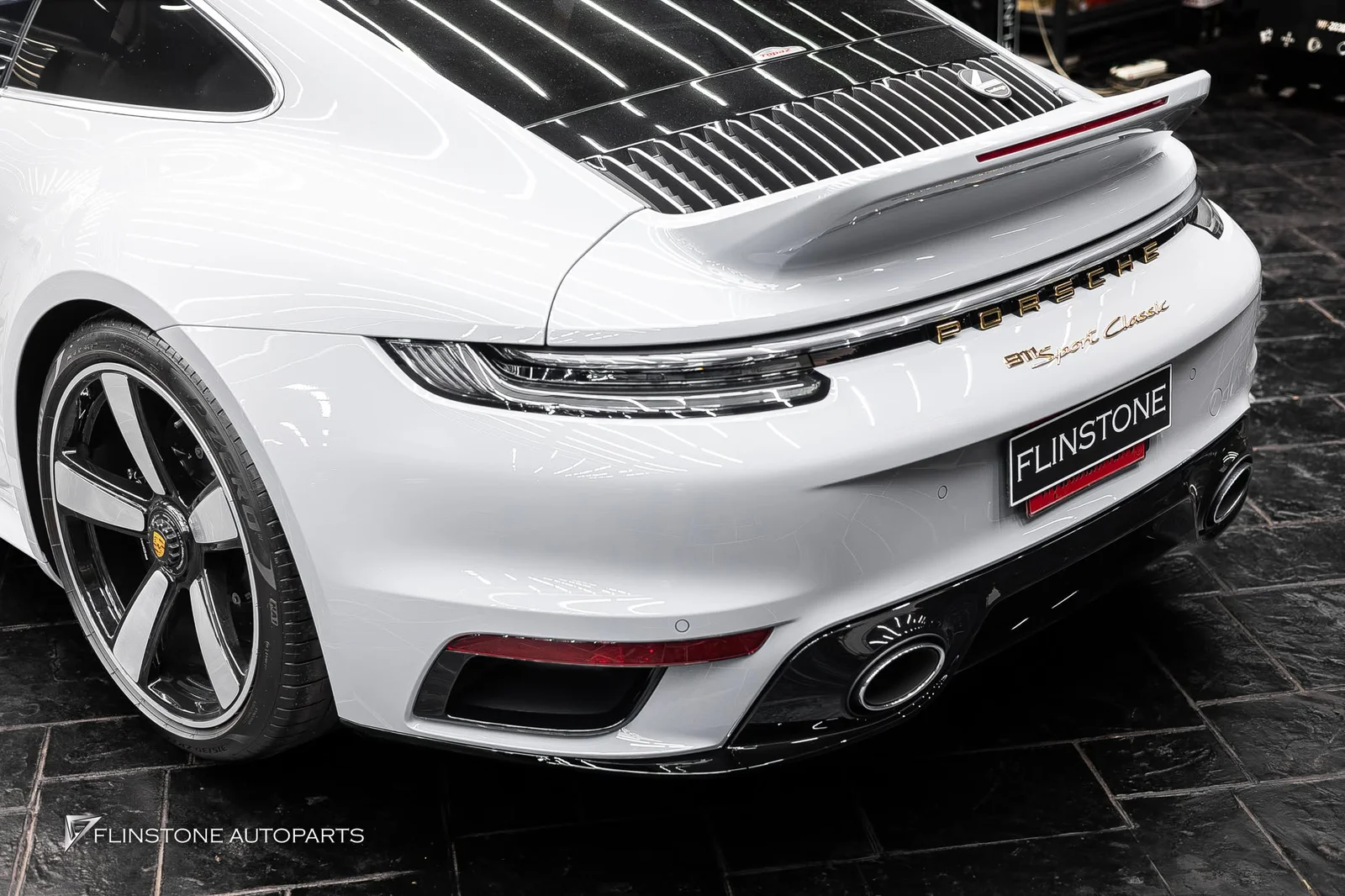 PORSCHE 992 Carrera PORSCHE 911 Sport Classic (992) ตัวแรงเกียร์ธรรมดาที่ผลิตเพียง 1,250