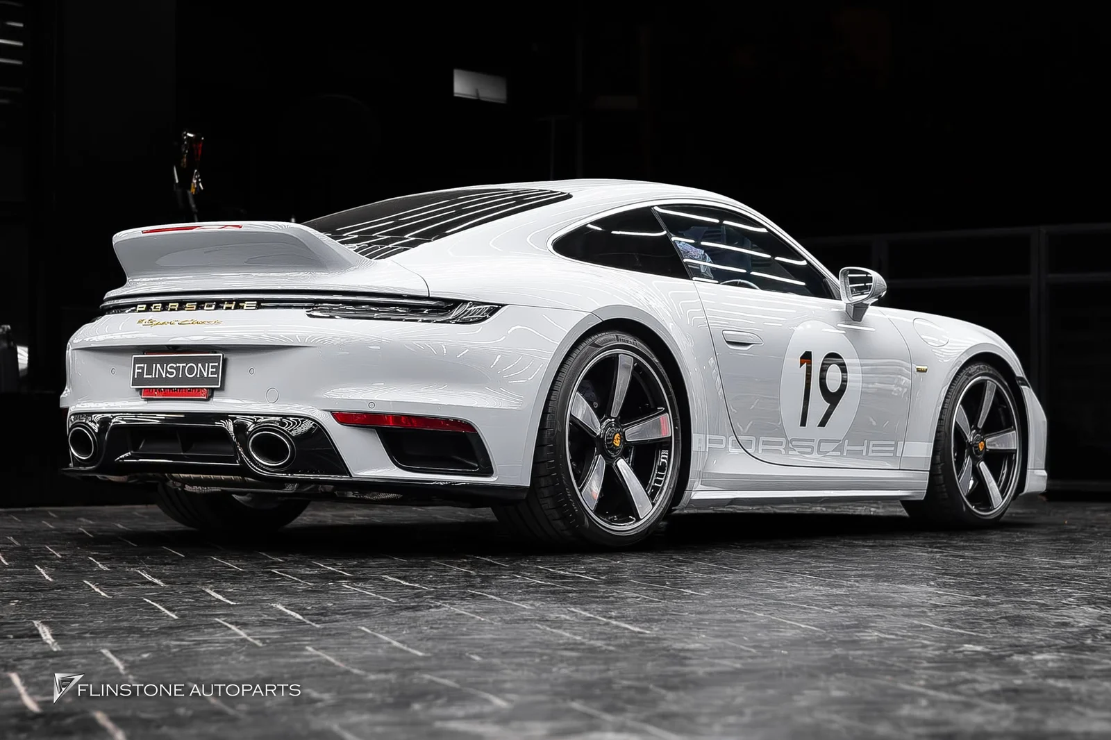 PORSCHE 992 Carrera PORSCHE 911 Sport Classic (992) ตัวแรงเกียร์ธรรมดาที่ผลิตเพียง 1,250