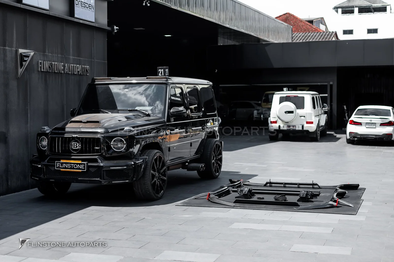 W464 G-Class full carbon parts fitted [DRY CARBON] with automatic side steps for G63 AMG