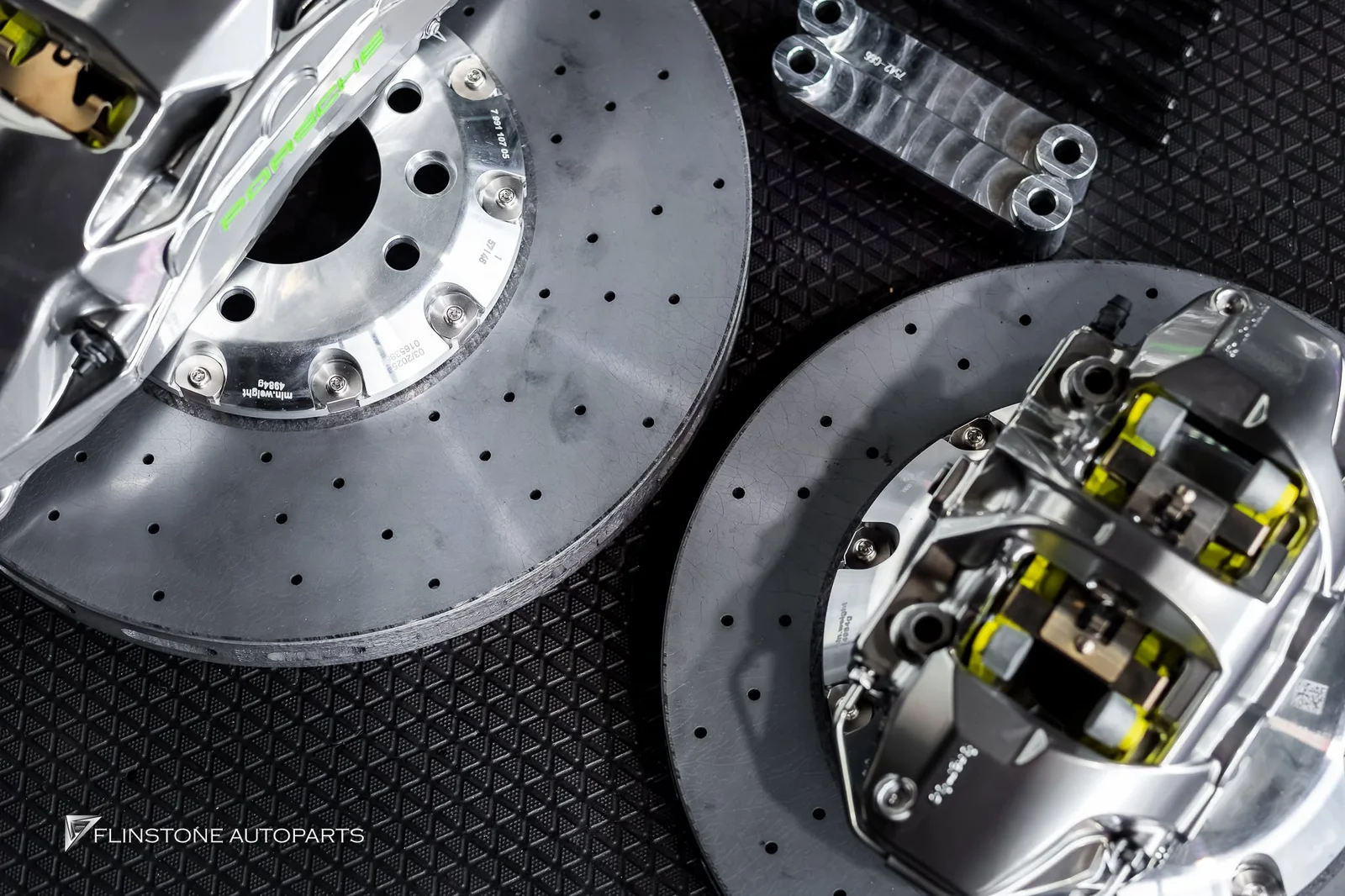 PORSCHE Cayenne 958 chose to add Performance in various areas