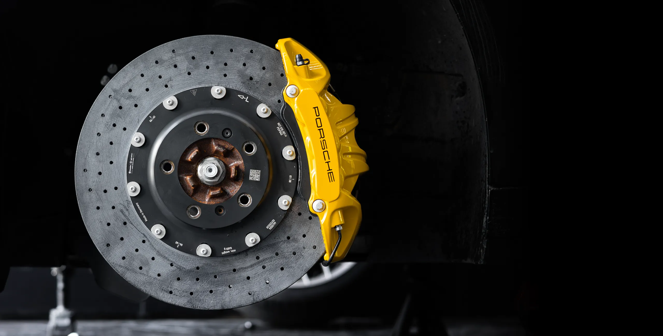 เบรก Porsche Ceramic Composite Brake PCCB คาลิเปอร์สีเหลือง ติดตั้งที่ Flinstone Autoparts