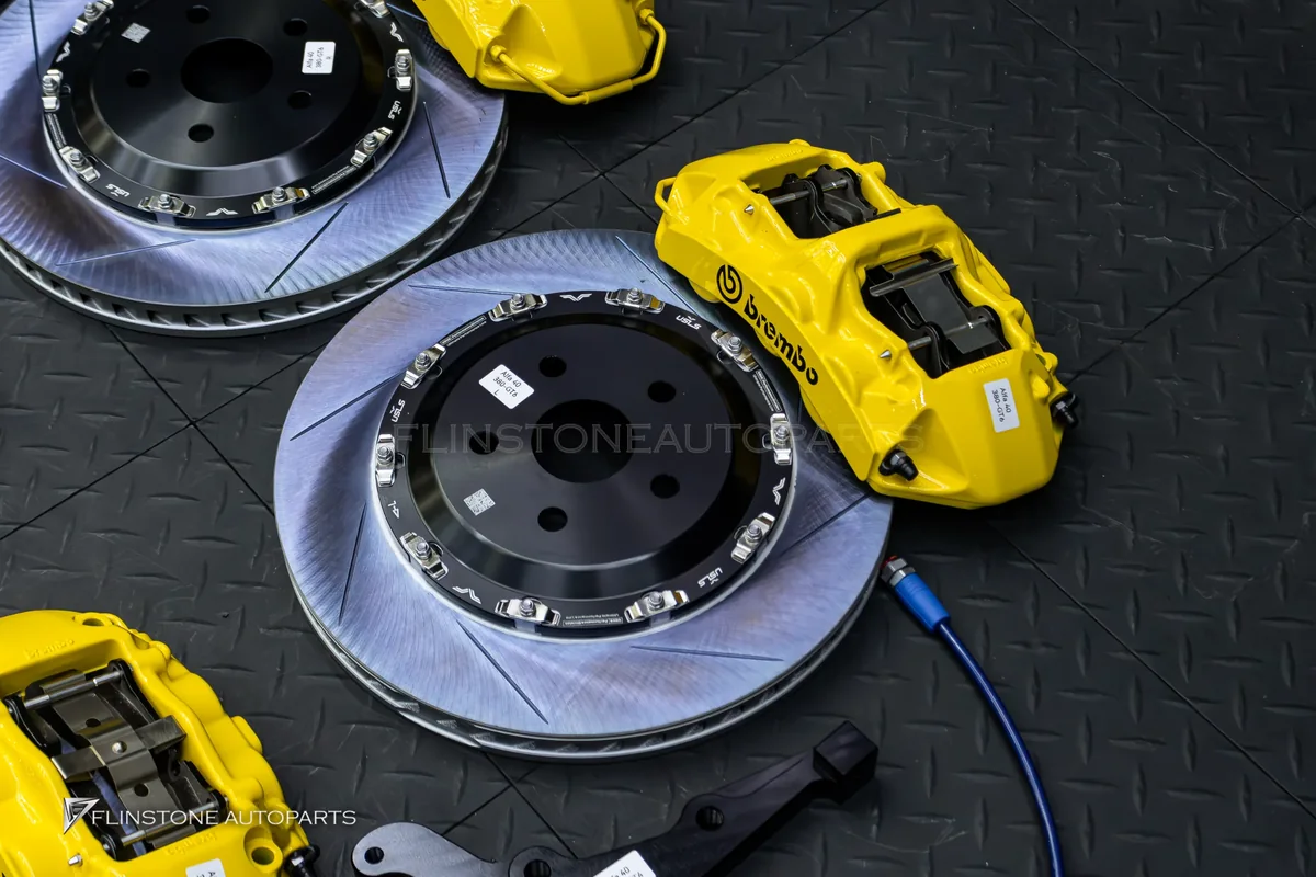 ชุดเบรก BREMBO GT 6P + 4P TOYOTA ALPHARD 40 สีเหลือง (แบบที่ 2)