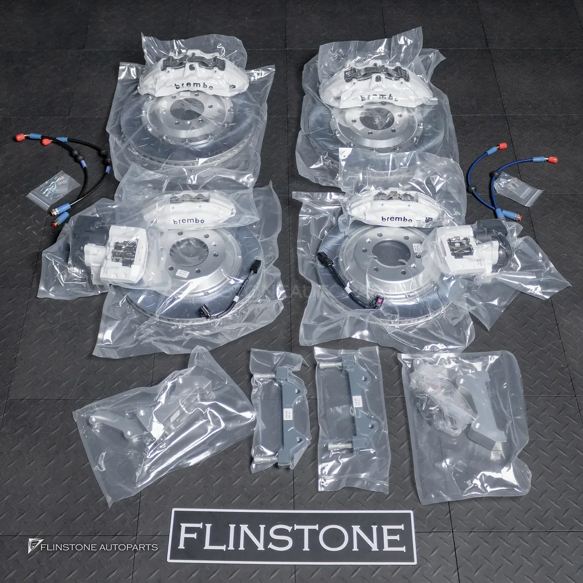 ชุดเบรก Brembo สำหรับ Tesla Model Y Juniper ปั๊มขาว โลโก้ดำ