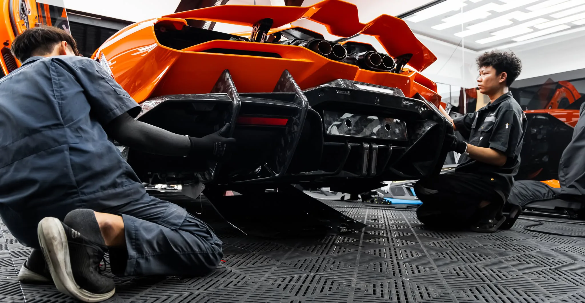 technicians Flinstone Autoparts body kit fitting MANSORY upper Lamborghini