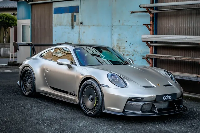 PORSCHE 992 GT3 安装 ADRO 套件