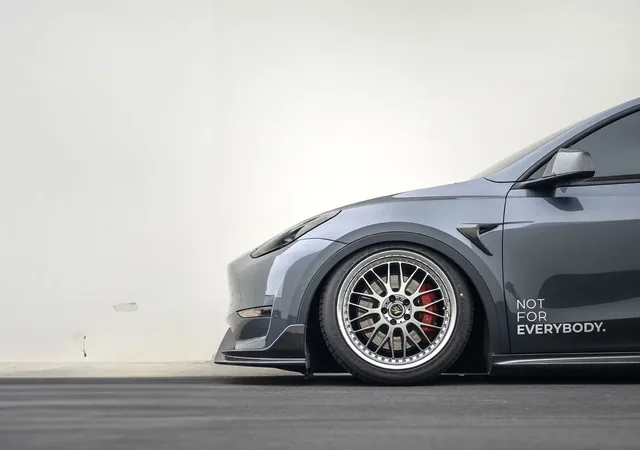 TESLA MODEL Y 安装 ADRO 套件