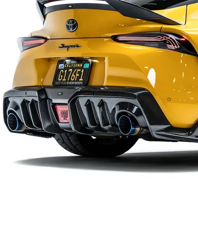 黄色 Toyota GR Supra 上的 ADRO 碳纤维后扩散器