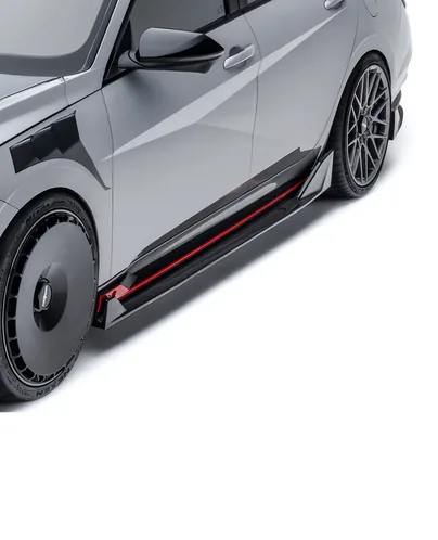 Hyundai Elantra N 上的 ADRO 侧裙