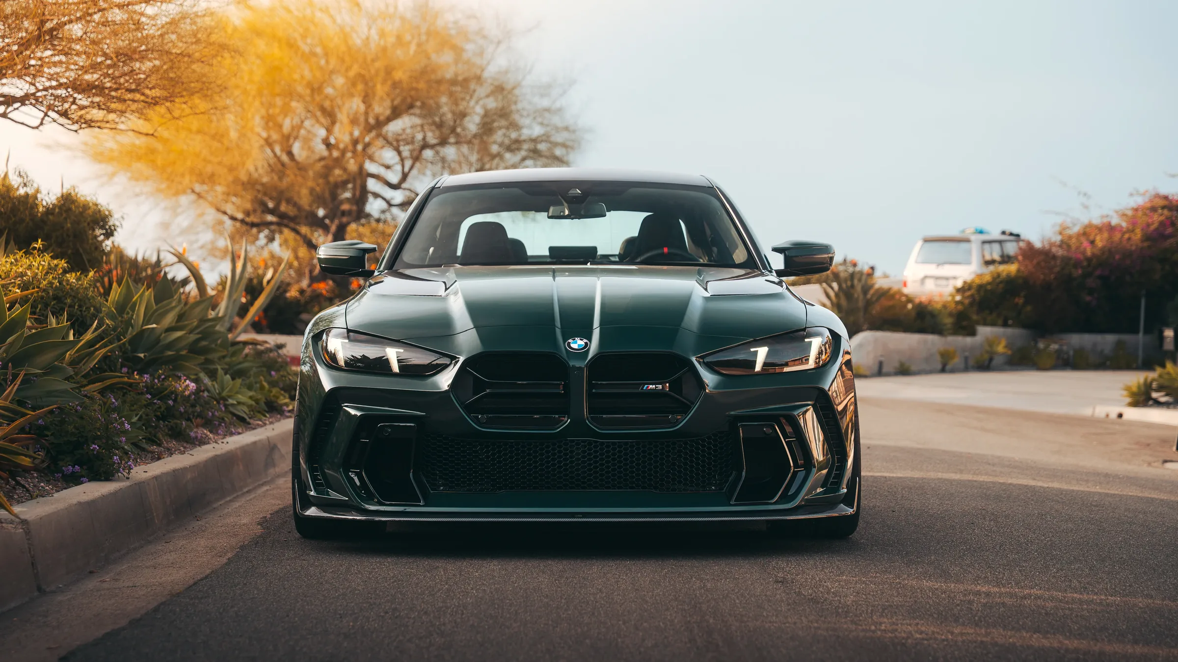 装配 ADRO 前保险杠及碳纤维前唇的 BMW M3 G80 正前方视角