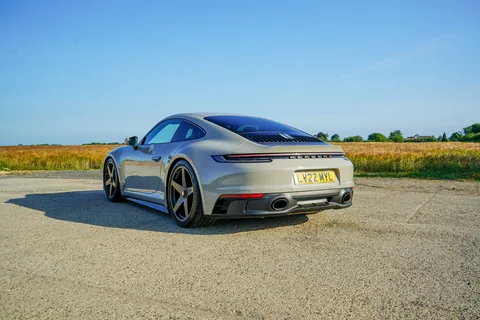 สเกิร์ตข้าง DISSIDENT สำหรับ Porsche 911 (992.1) 2