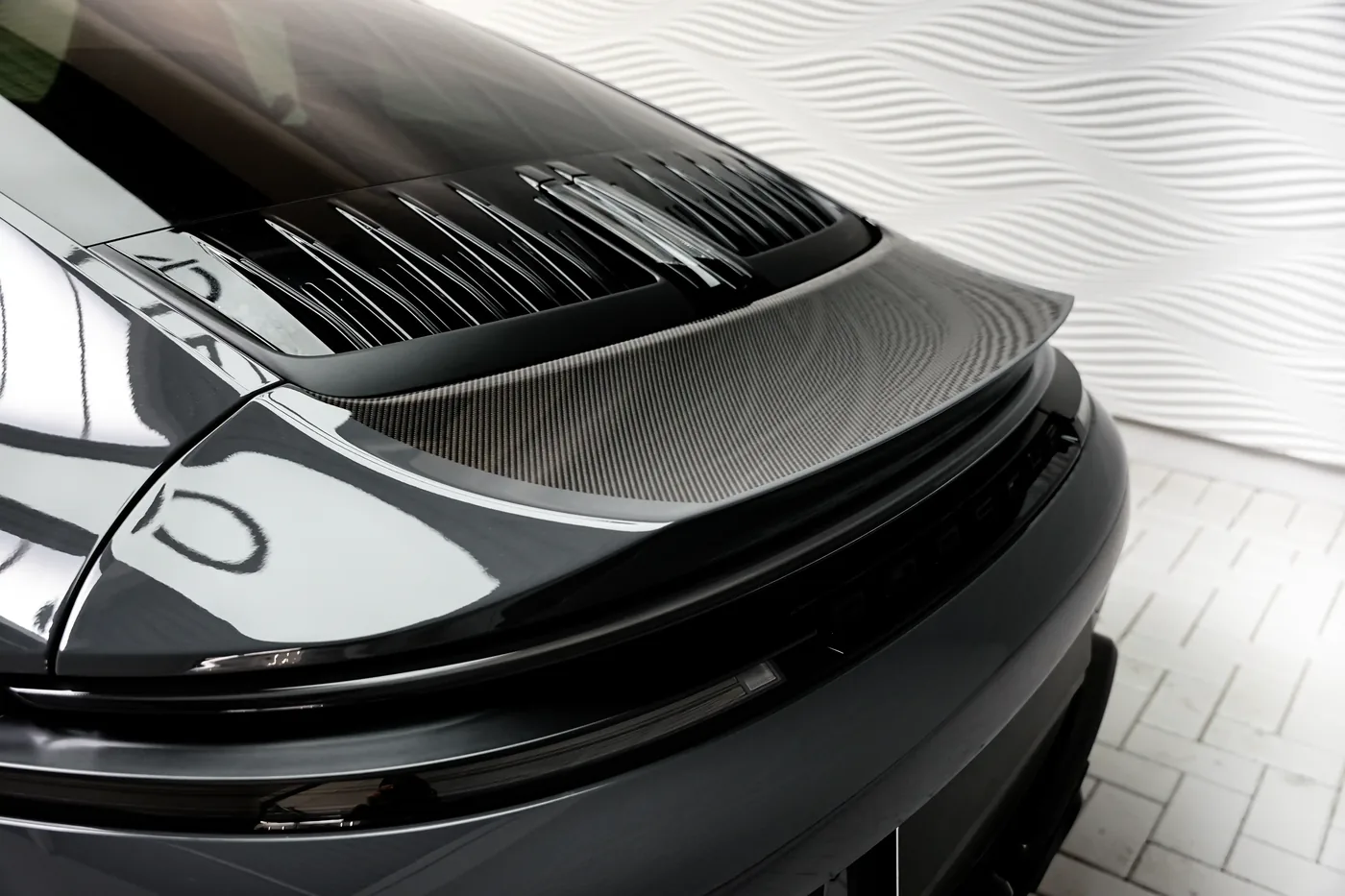 สปอยเลอร์ทรง Mini Ducktail (หางเป็ด) Coupe DISSIDENT สำหรับ Porsche 911 (992.2)