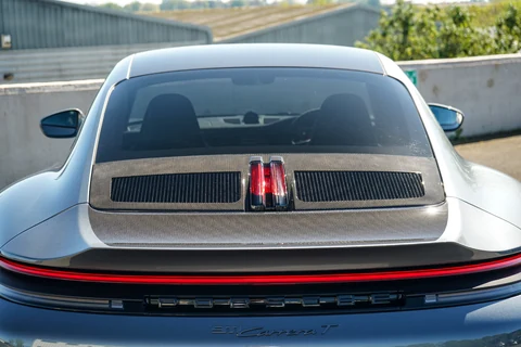 ฝาครอบเครื่องยนต์ (แบบมีไฟเบรก และแบบไม่มีไฟเบรก) DISSIDENT สำหรับ Porsche 911 (992.2)
