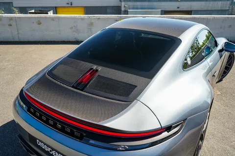 ฝาครอบเครื่องยนต์ (แบบมีไฟเบรก และแบบไม่มีไฟเบรก) DISSIDENT สำหรับ Porsche 911 (992.2) 2