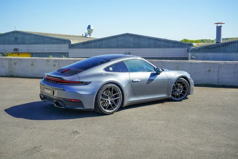 ฝาครอบเครื่องยนต์ (แบบมีไฟเบรก และแบบไม่มีไฟเบรก) DISSIDENT สำหรับ Porsche 911 (992.2) 3