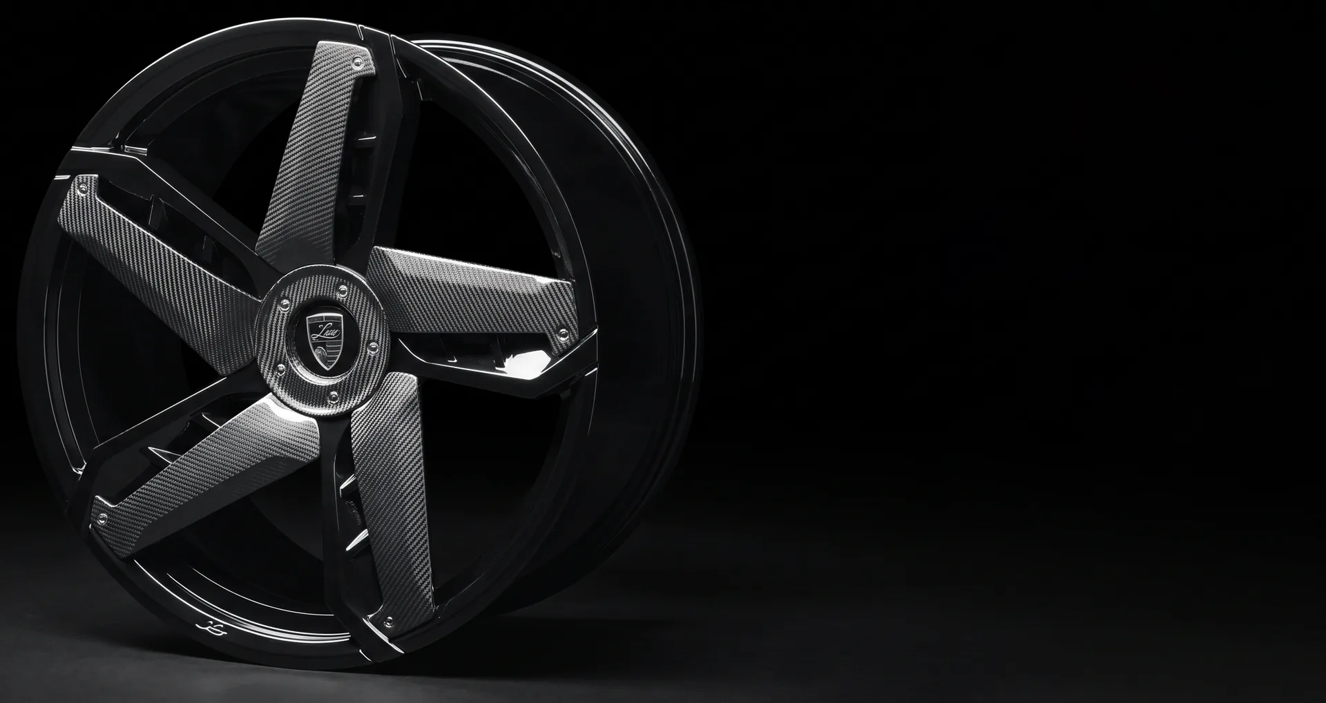 LARTE Design forged wheel with carbon fiber spokes