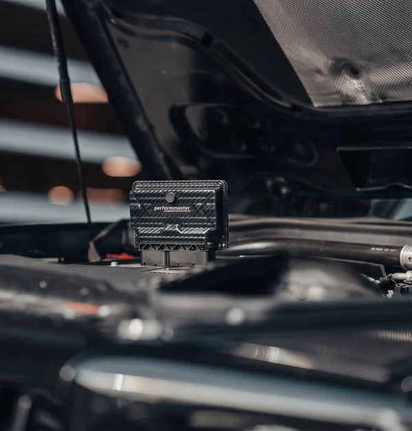 กล่องเพิ่มกำลัง PERFORMMASTER PEC ในห้องเครื่อง Mercedes-AMG