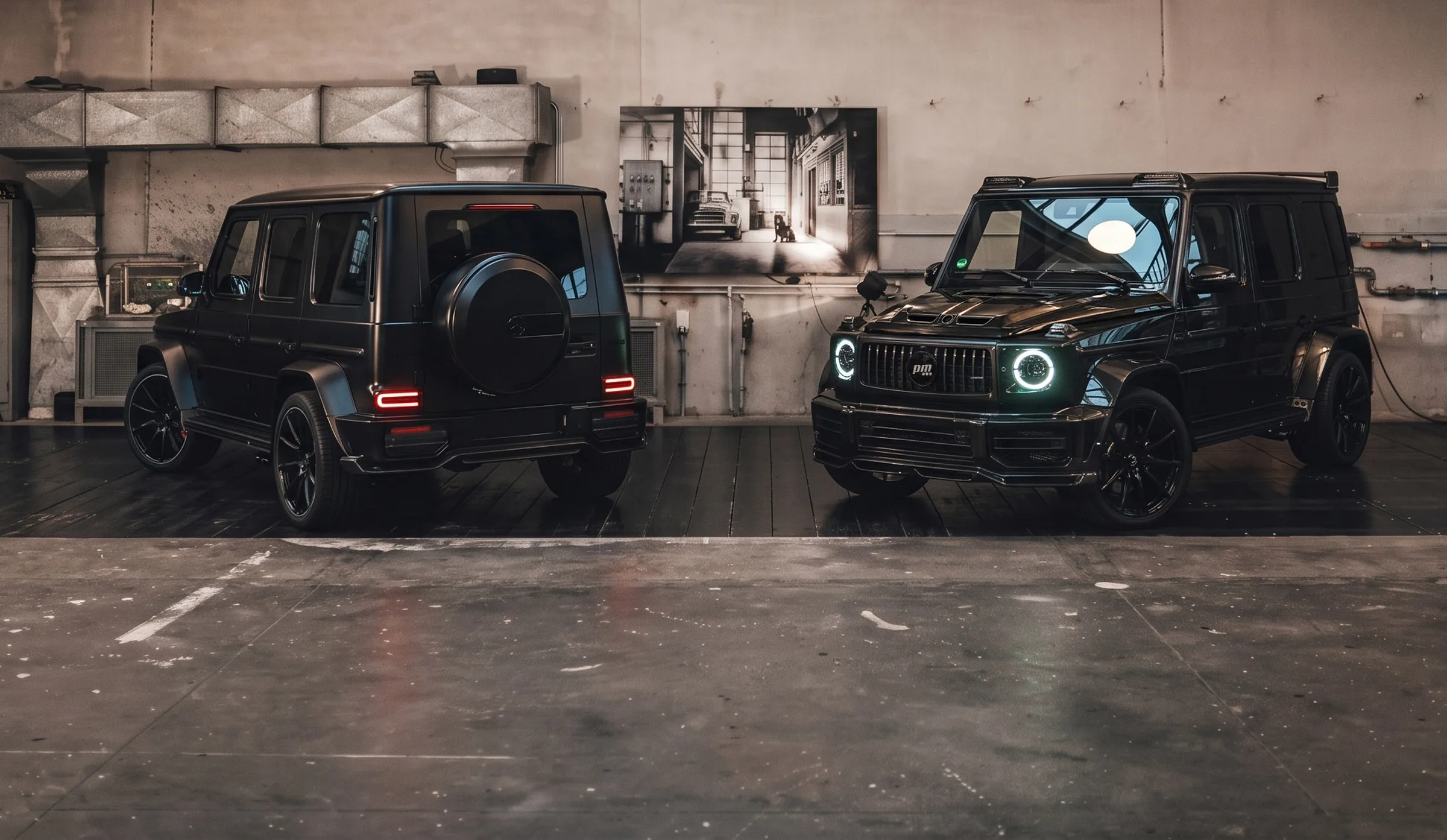 Mercedes-AMG G63 2 คันติดตั้งชุดแต่ง PERFORMMASTER ในโรงรถ