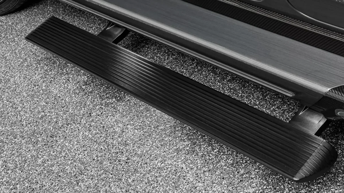 บันไดข้างไฟฟ้า PERFORMMASTER สำหรับ Mercedes-AMG G63