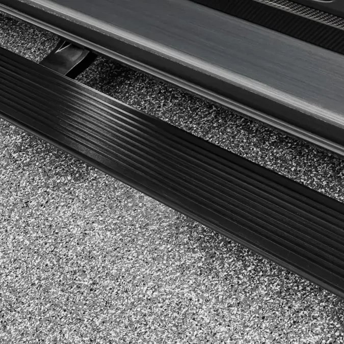 บันไดข้างไฟฟ้า PERFORMMASTER สำหรับ Mercedes-AMG G63