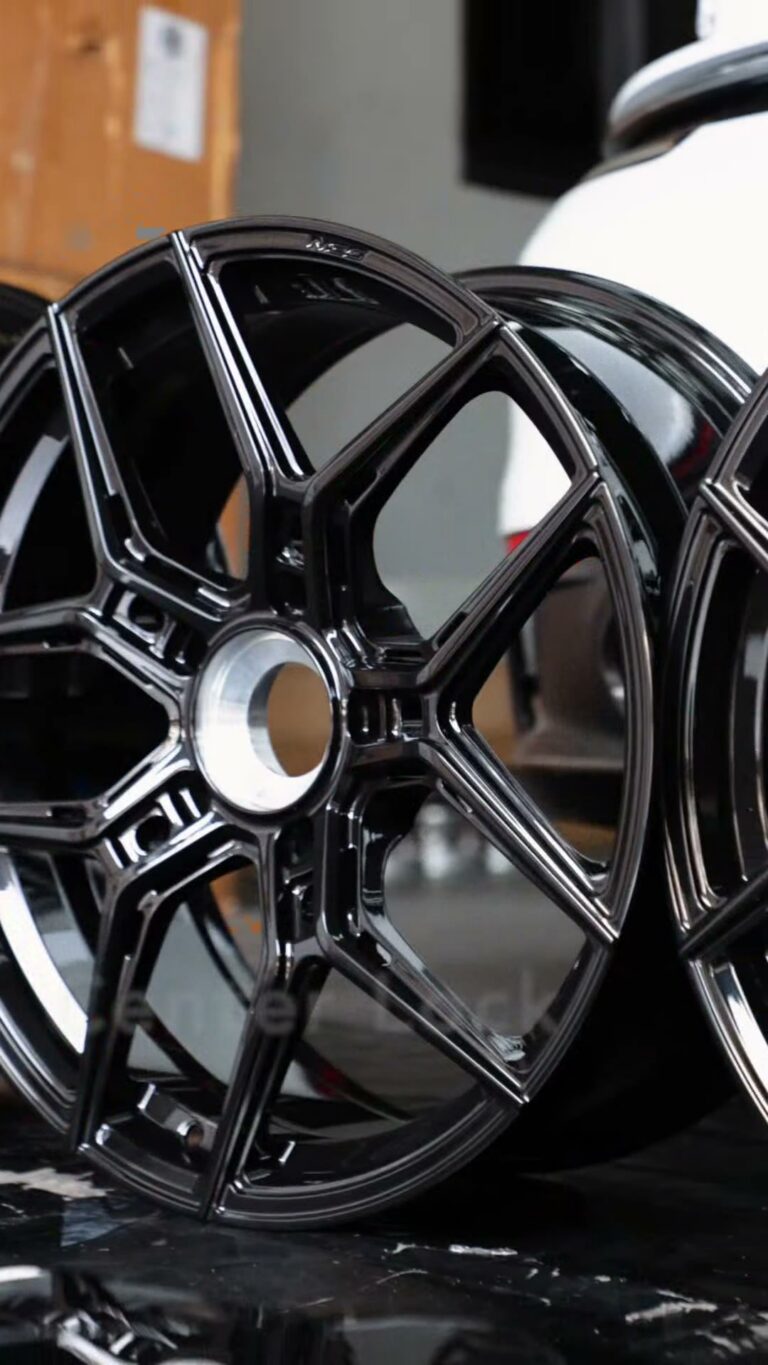 สุดหล่ออย่าง PORSCHE 992 Carrera เลือกติดตั้งล้อ FORGED แท้และฝากระโปรงคาร์บอนทั้งชิ้น GT3…