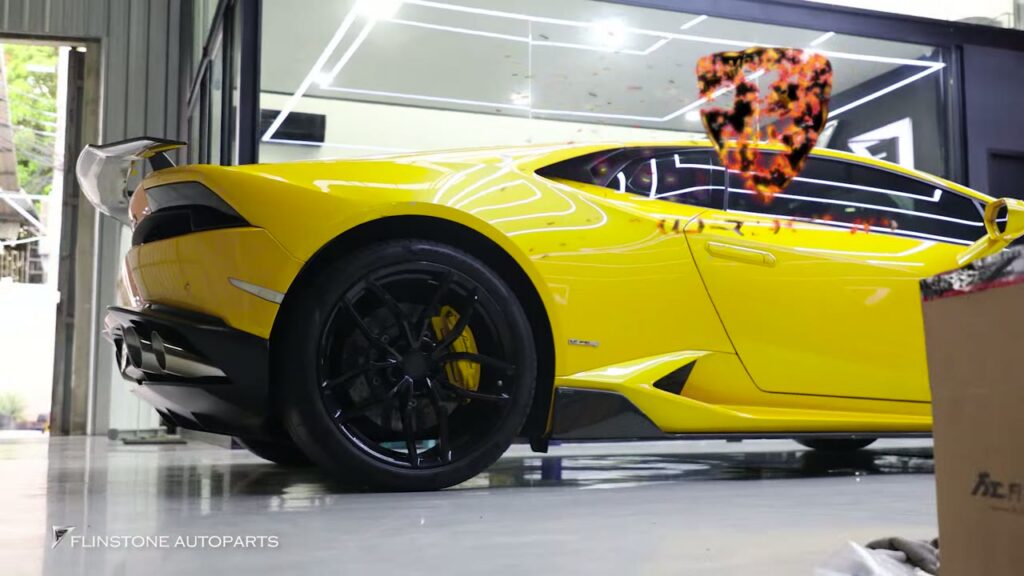 LAMBORGHINI HURACAN LP610-4 เลือกติดตั้งท่อแท้ Fi-Exhaust ที่มีระบบวาล์วเปิด-ปิดเสียงท่อได้ตามร…