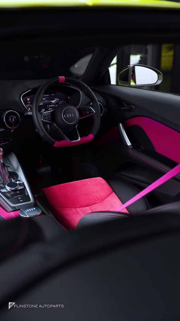 ได้โอกาสเปลี่ยนสีภายในใหม่สไตล์หวานๆสำหรับลูกค้าผู้หญิงคันนี้ AUDI TT MK3…
