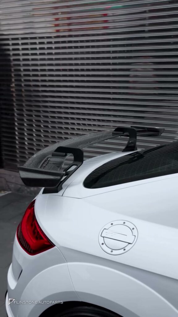 AUDI TT แปลงโฉมสู่ TTRS Look รอบคัน โดดเด่นด้วยไฟท้าย OLED และเบาะ Custom Iconic Edition…