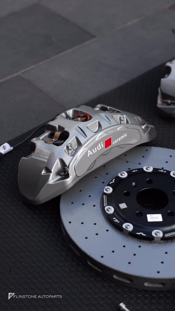 Brake Kit USUS CARBON CERAMIC 🛞 in an understated luxury tone with Caliper Grey paired with discs Carbon Ceramic…