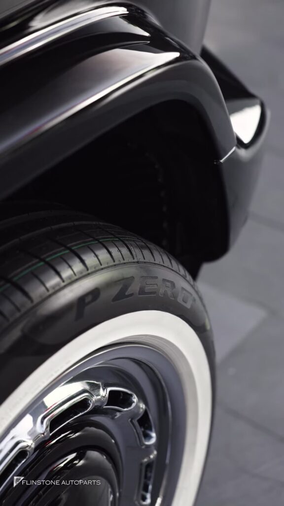 Old soul, new charge. The all-electric G-Class G580e, perfected with a touch of timeless…