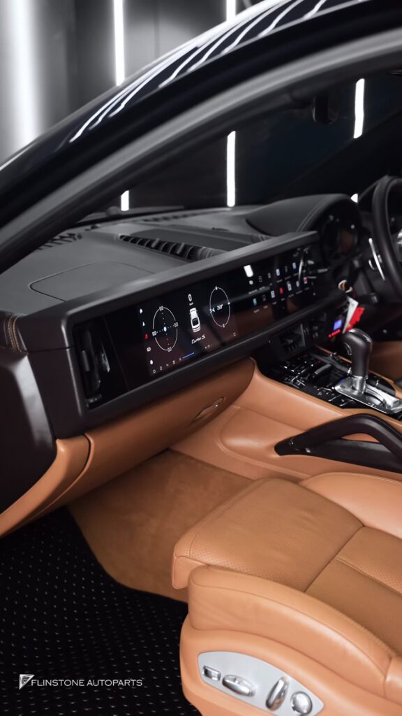หลังคา Galaxy เริ่มทยอยกันมาติดตั้ง และคันนี้คือ PORSCHE CAYENNE 958 ที่แต่งทั้งภายนอกปละภายใน…