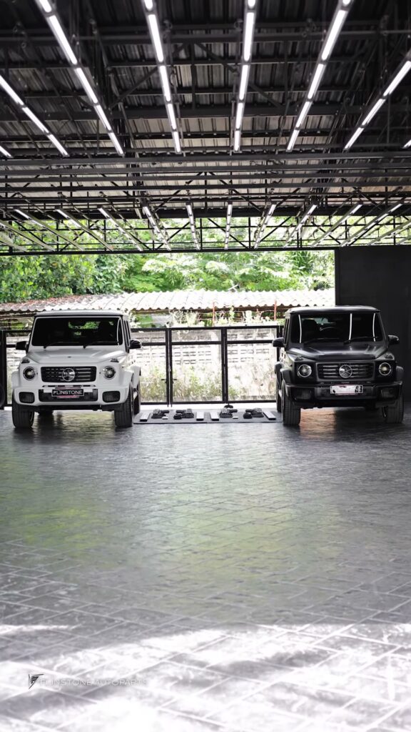 ติดตั้งพร้อมกัน 2 คัน สำหรับบันไดข้างอัตโนมัติ Mercedes G-Class G450d