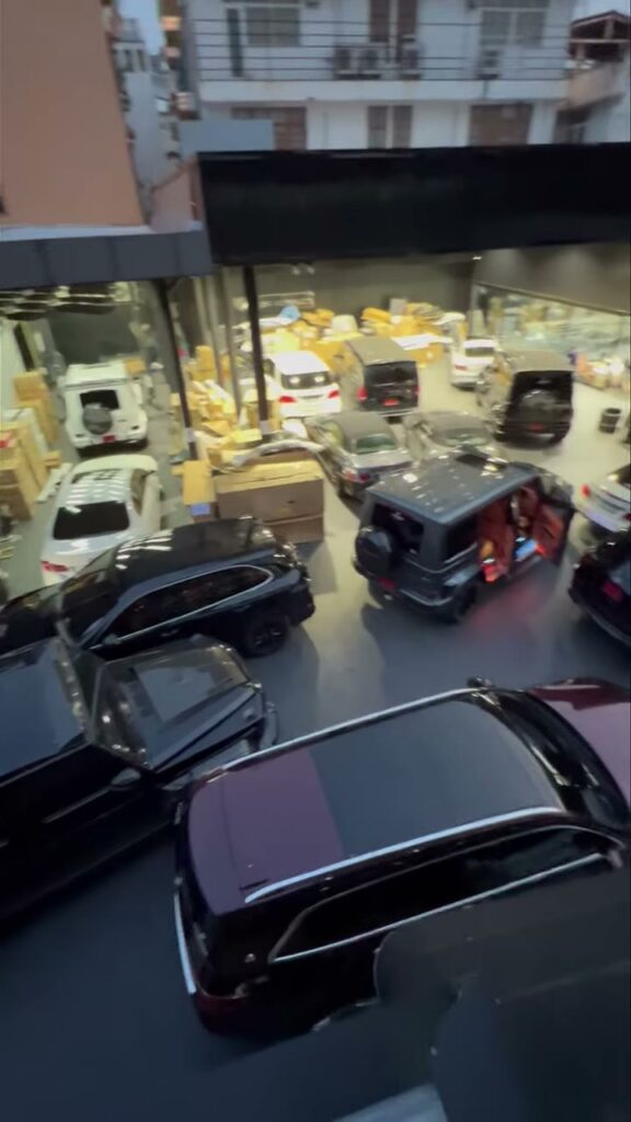 autoparts เยอะจริงๆครับ นี่ยังไม่รวมที่ Flinstone auto detailing อีก10กว่าคัน…