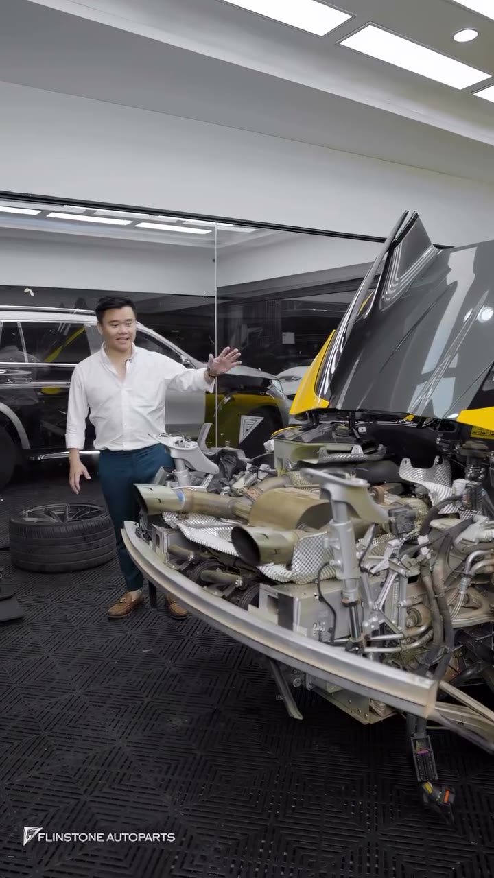 ถอดชิ้นส่วน Mclaren 720s ครึ่งหลังทั้งหมด เดี๋ยวถอดด้านหน้าต่อ