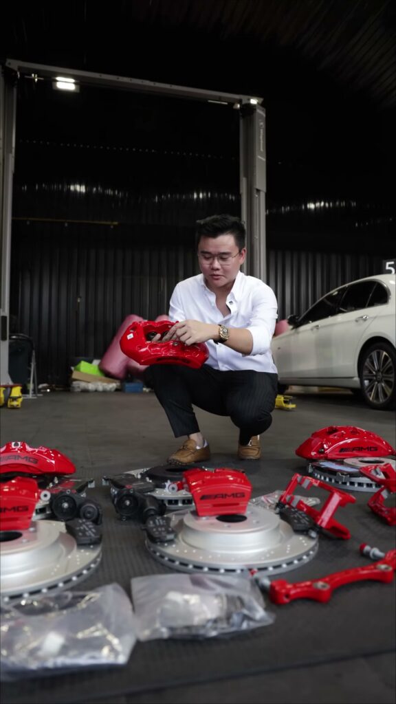 ของแท้เท่านั้น เพื่อประสิทธิภาพการเบรคที่ดียิ่งขึ้นแนะนำ ชุดเบรคแท้ AMG สอบถาม FLINSTONE…
