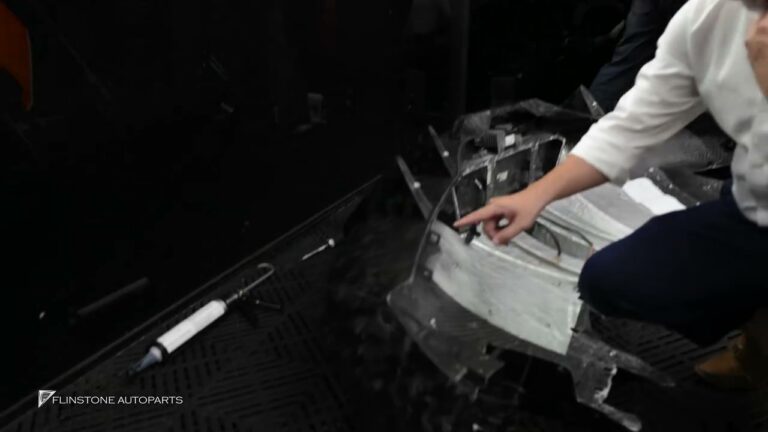 พามาชมวิดีโอการทำรถรื้อรถใหม่ LAMBORGHINI Revuelto ทั้งด้านนอกและด้านใน…