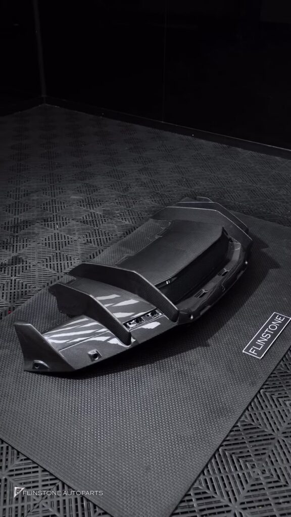 LAMBORGHINI Revuelto x USUS AUTOCLAVE