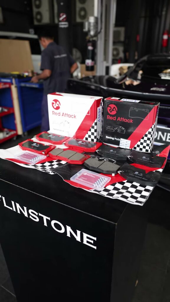 Chevorolet Corvette C8 เปลี่ยนผ้าเบรคใหม่หน้าและหลังจาก RED Attack…