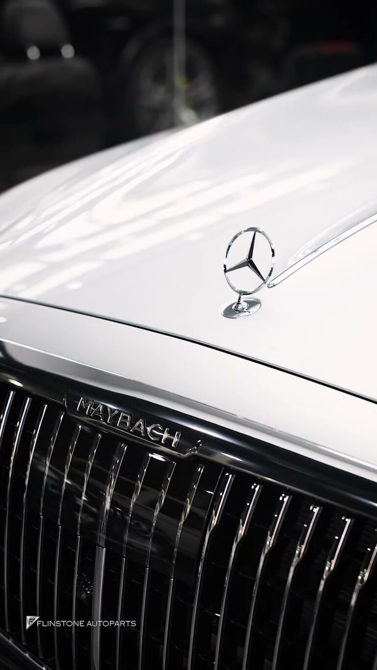 S-Class MAYBACH รหัส W223 ติดตั้งปุ่มเปิดประตูอัตโนมัติ พร้อมด้วยฟังก์ชั่นมือโบกปิดประตู…