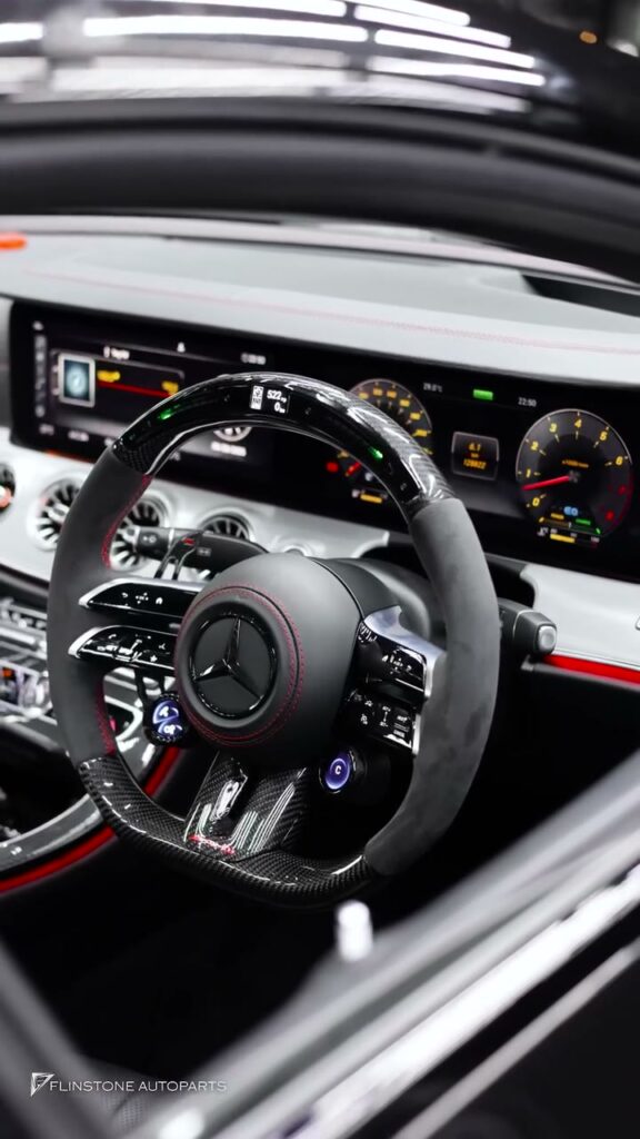 พวงมาลัยรุ่นท็อป Mercedes AMG ติดตั้งใน CLS53 AMG
