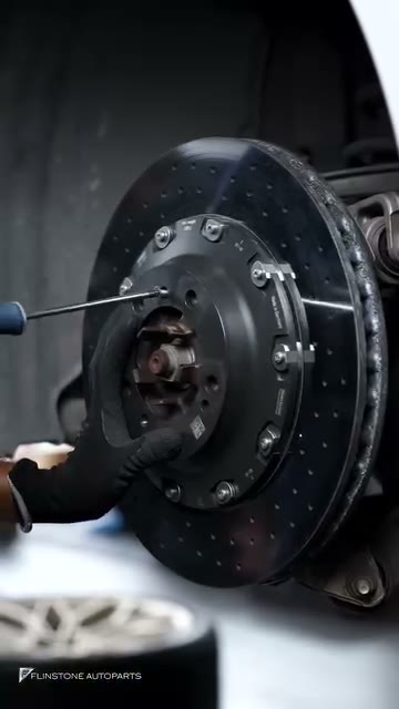 การติดตั้งชุดเบรก PCCB พร้อมล้อ USUS Forged Wheel ไม่ใช่แค่การประกอบชิ้นส่วน…