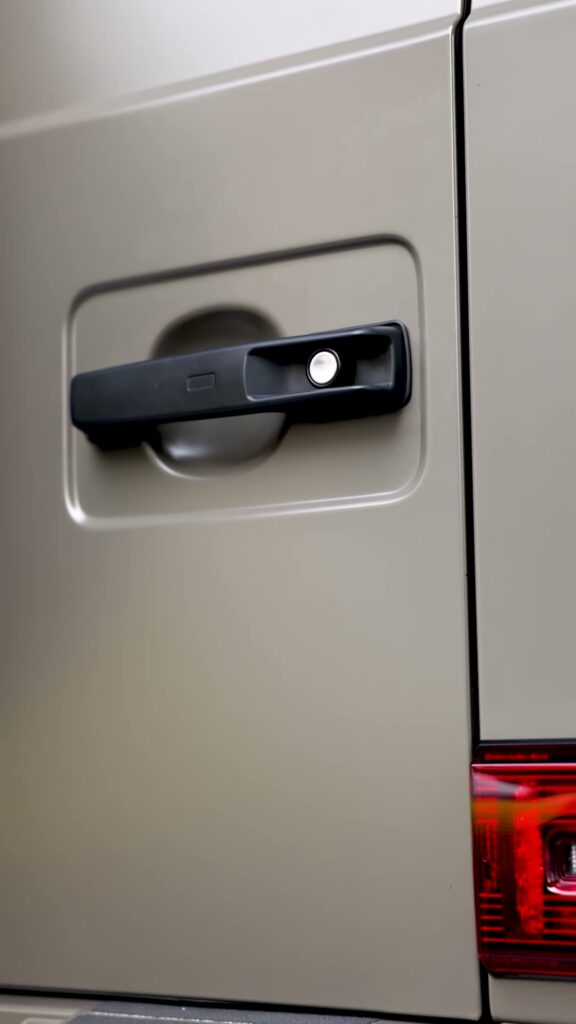 เพิ่มฟังก์ชั่น KEYLESS ให้ G-Class รหัส W464 ใช้งานดีมากๆครับสะดวกสบาย…