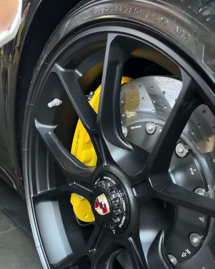ล้อ Custom Forged GT3 แบบ Center Lock และฝาปิด สั่งได้ทุกแบบนะครับ ติดตั้งกันไปเยอะจริงๆสำหรับ…