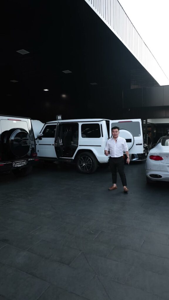 G-Class 进入 4 两家分店的车 FLINSTONE AUTOPARTS 周一参观 10/02/2025…
